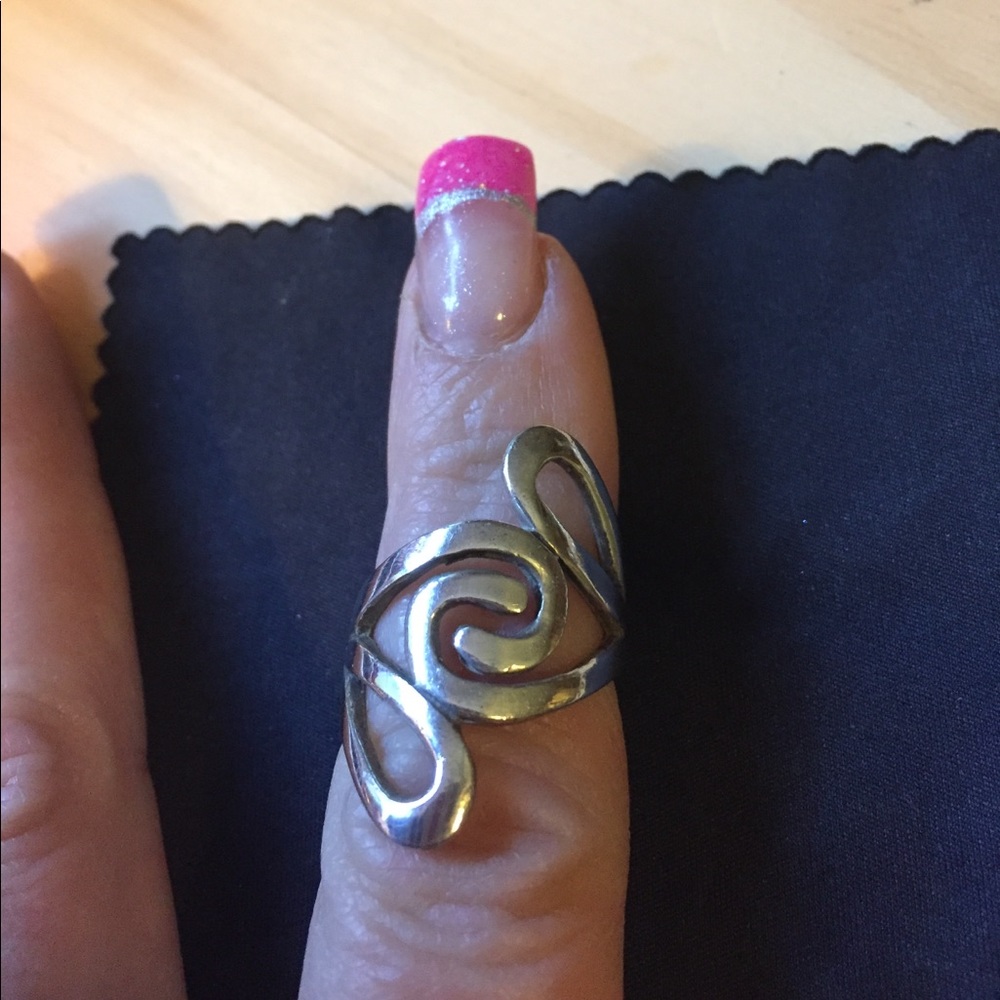 Silver design ring - Picture 2 of 3