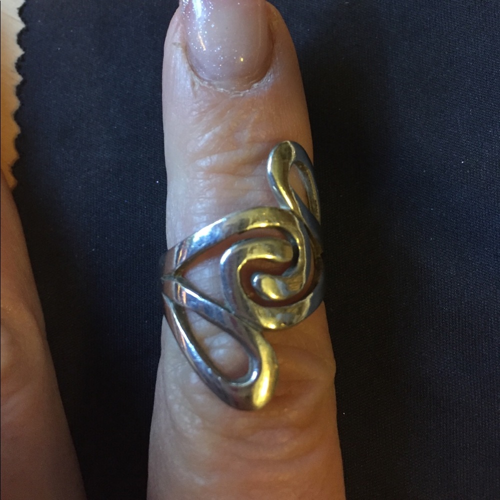 Silver design ring - Picture 3 of 3
