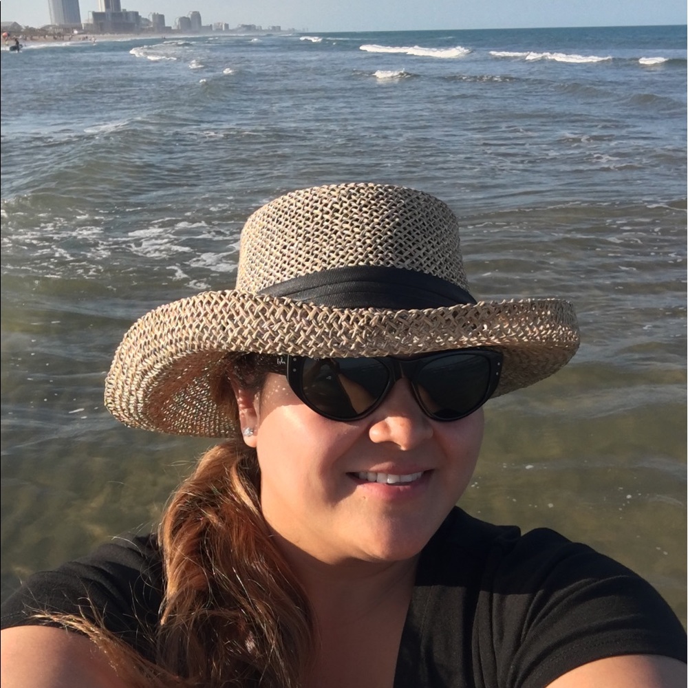 Meet your Posher, Yvette