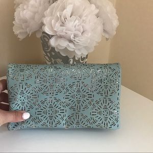Light blue cross body purse w/gold accents