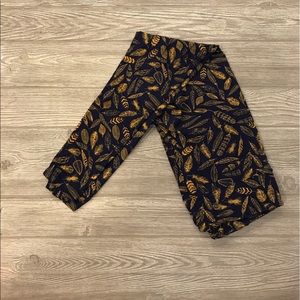 Lularoe feather print leggings
