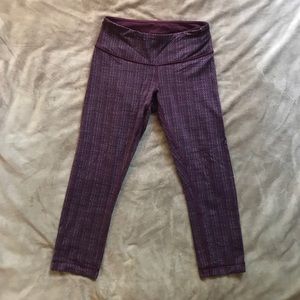 Lululemon maroon cropped leggings