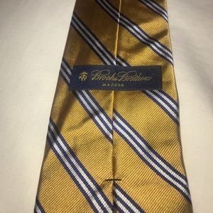 Brooks Brothers #1 rep stripe tie yellow & navy