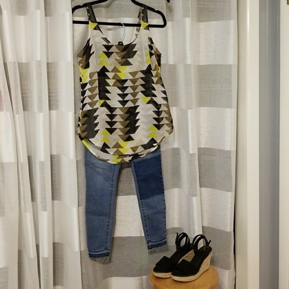 OFFERS WELCOME ◾Old Navy Geometric Print Tank◾ - Picture 1 of 5