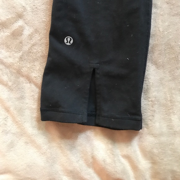 Lululemon gather and crow crop leggings - Picture 3 of 3