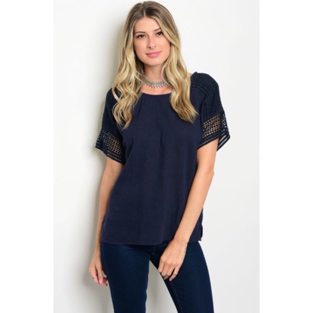 💕 LAST ONE 💕 Detailed Navy Flow Top