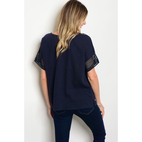 💕 LAST ONE 💕 Detailed Navy Flow Top - Picture 2 of 6