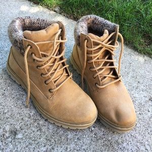 Cliff's (White Mountain) boots! Never worn outside