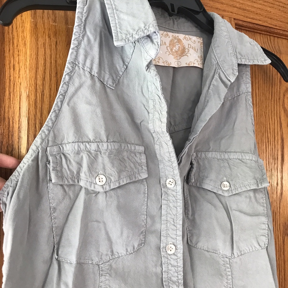 Bella Dahl sleeveless button down grey chambray