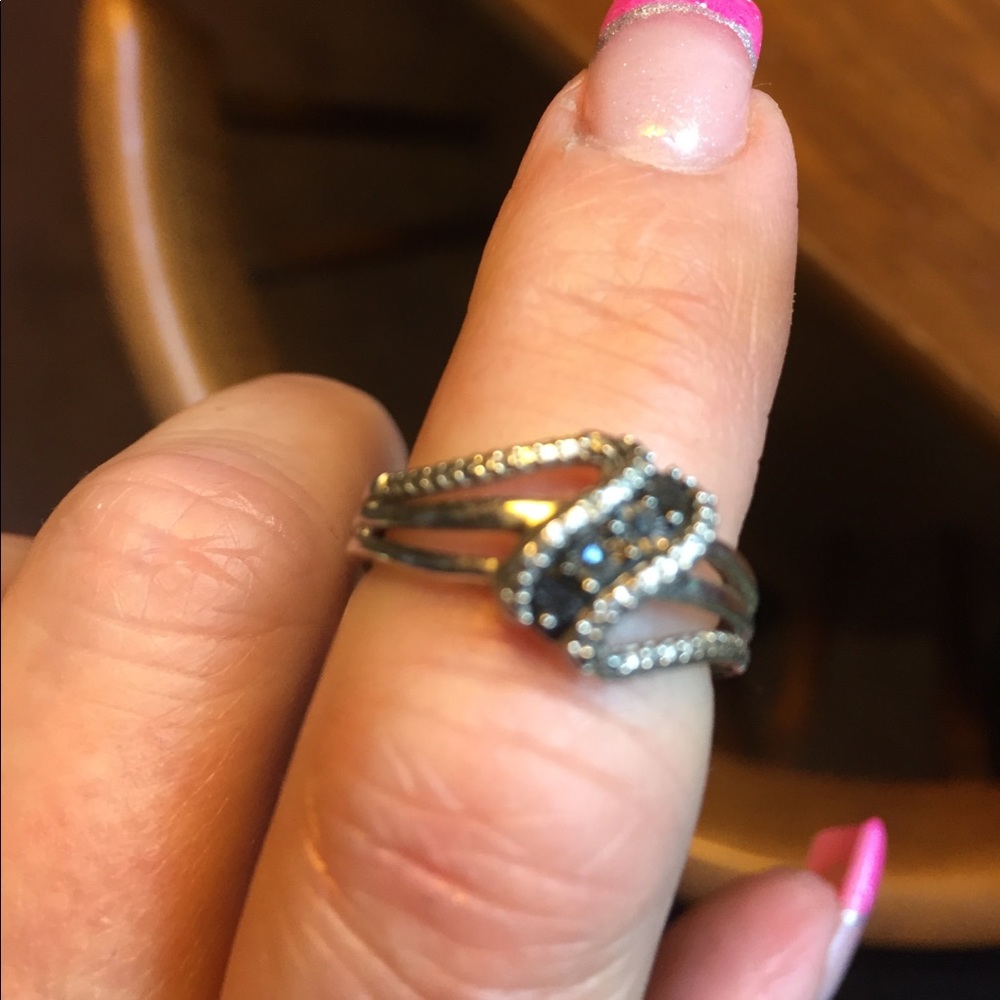 Silver tone with possibly black crystals ring - Picture 2 of 3