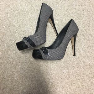 Gray/black pumps. Size 8.