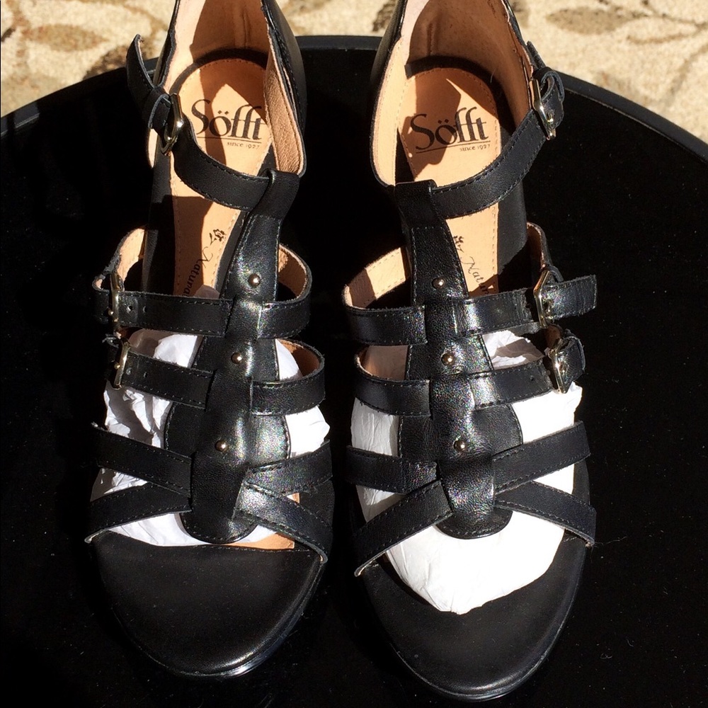 Sofft black leather strappy sandals