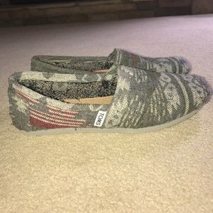 TOMS Faux Fur Lined Shoes NEVER WORN