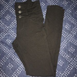 🦄Celebrity Pink Triple Button High Rise Skinny