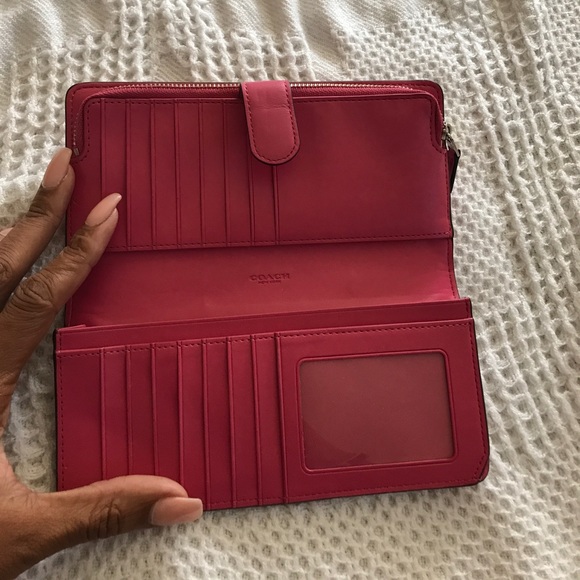 Coach Wallet Zip Around - Picture 3 of 4