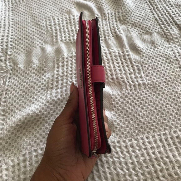 Coach Wallet Zip Around - Picture 4 of 4