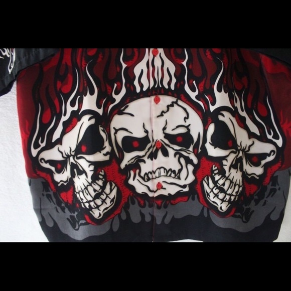 Steve and Barry's Small Skull & Flames Button Up - Picture 2 of 3