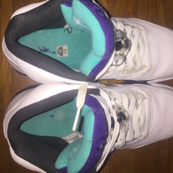 Air Jordan 5 "Grapes" - Picture 3 of 5