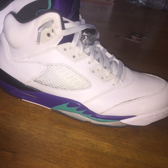 Air Jordan 5 "Grapes" - Picture 4 of 5