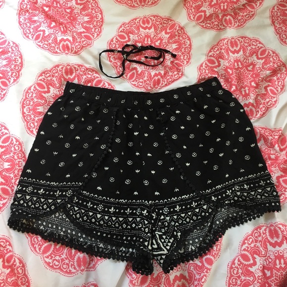 Hollister shorts NWOT - Picture 1 of 4