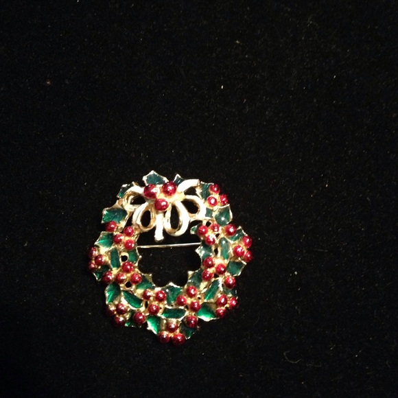 Premier design holly wreath with berries and bow - Picture 1 of 3