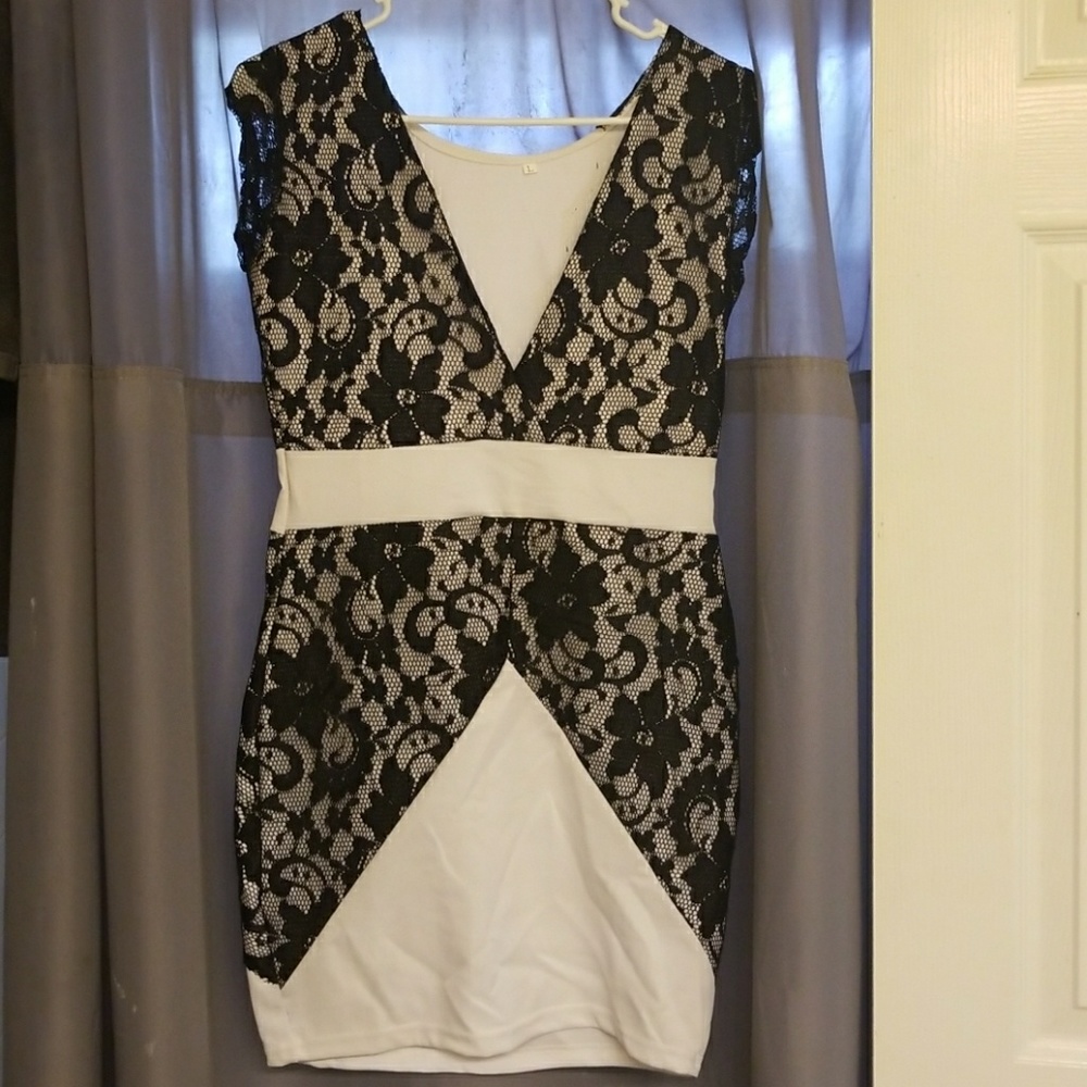 BEAUTIFUL sleeveless black/white dress