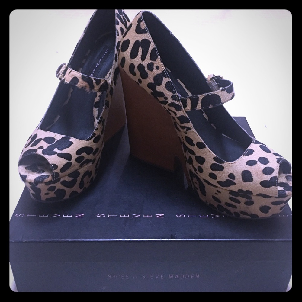 CLEARANCE❗️Steven by Steve Madden Leopard wedges