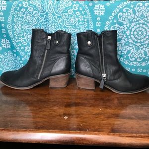 [SALE⭐️] Black heeled booties
