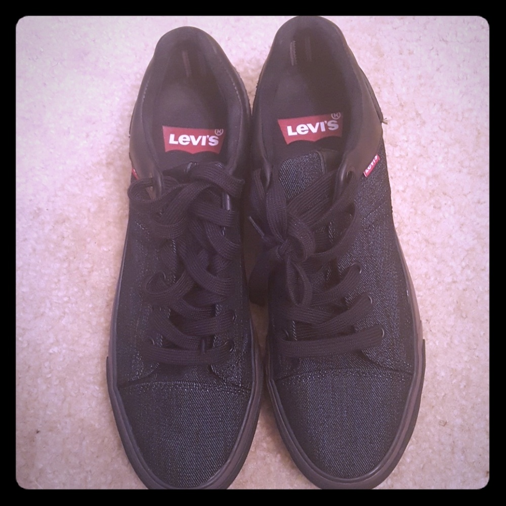 NWOT Levi's Black jean gym shoes