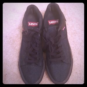NWOT Levi's Black jean gym shoes