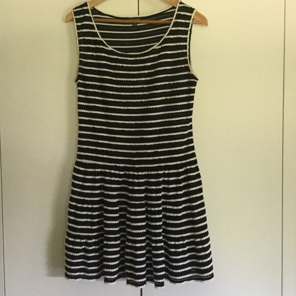 Super cute black and white summer dress