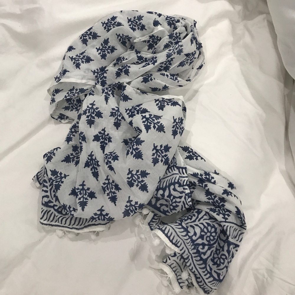 Floral Scarf - white and blue