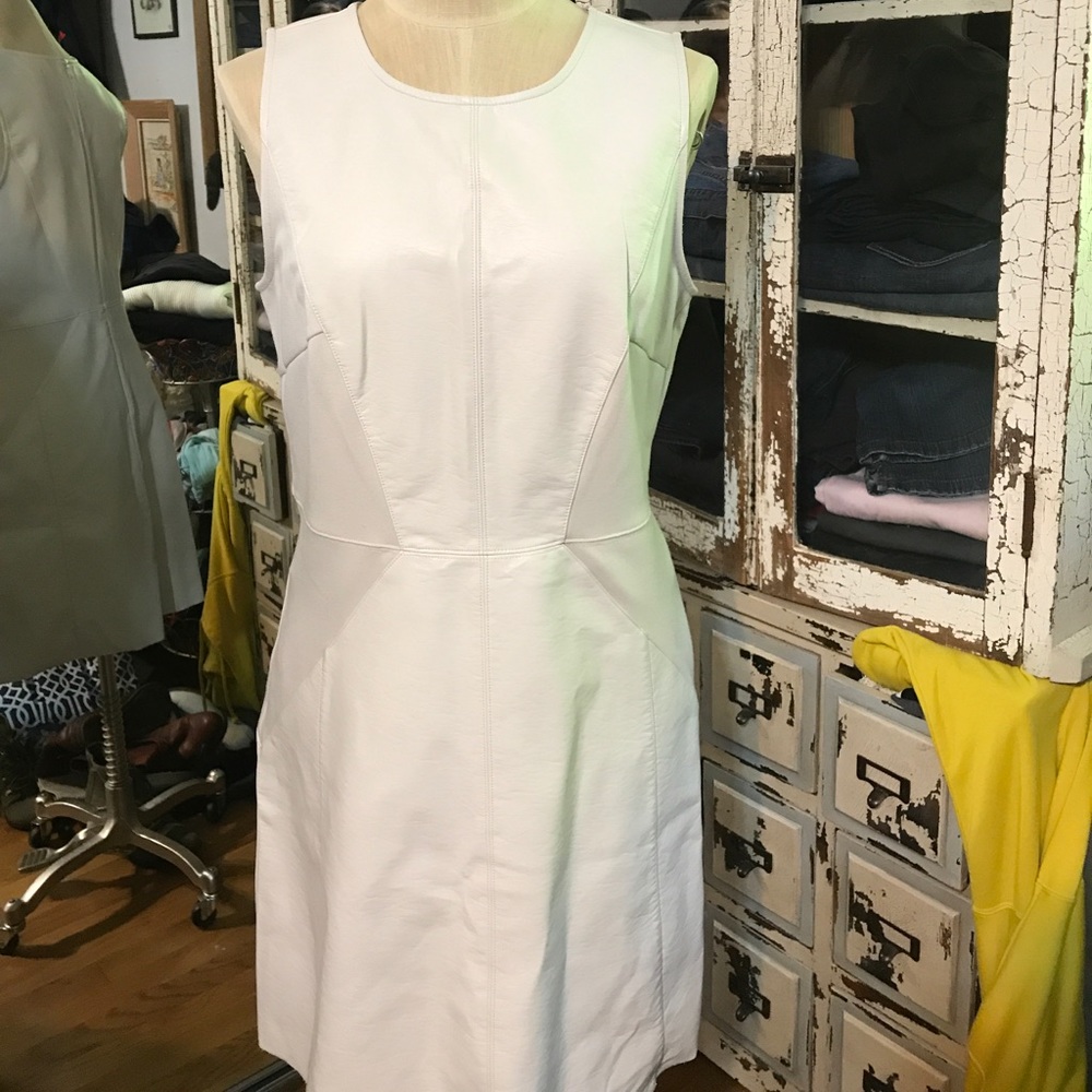 CREAM ALL SEASON LEATHER SLEEVELESS DRESS 👗 12