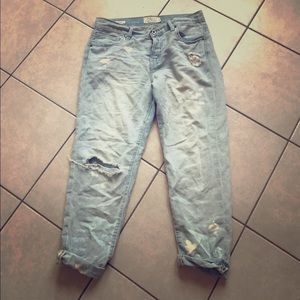 Super cute LUCKY BRAND Size 4 Boyfriend Jeans!