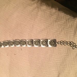 Metal belt with great detail adjusting length