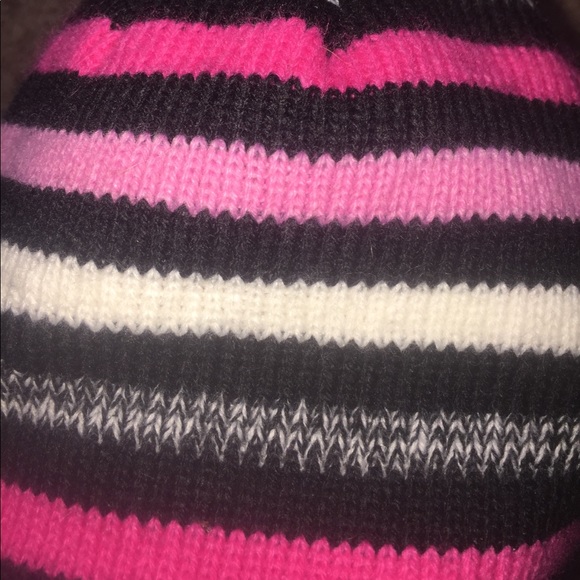 I'm selling a beanie - Picture 3 of 3
