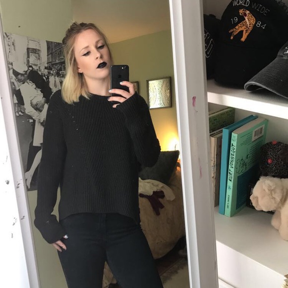 Sweater - Picture 2 of 4