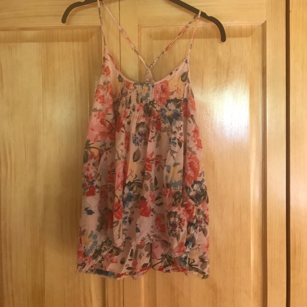 Flowy airy tank , pockets
