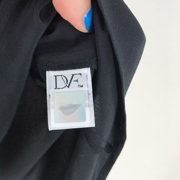 ❌SOLD❌DVF Geometric Silk Blouse - Picture 4 of 6