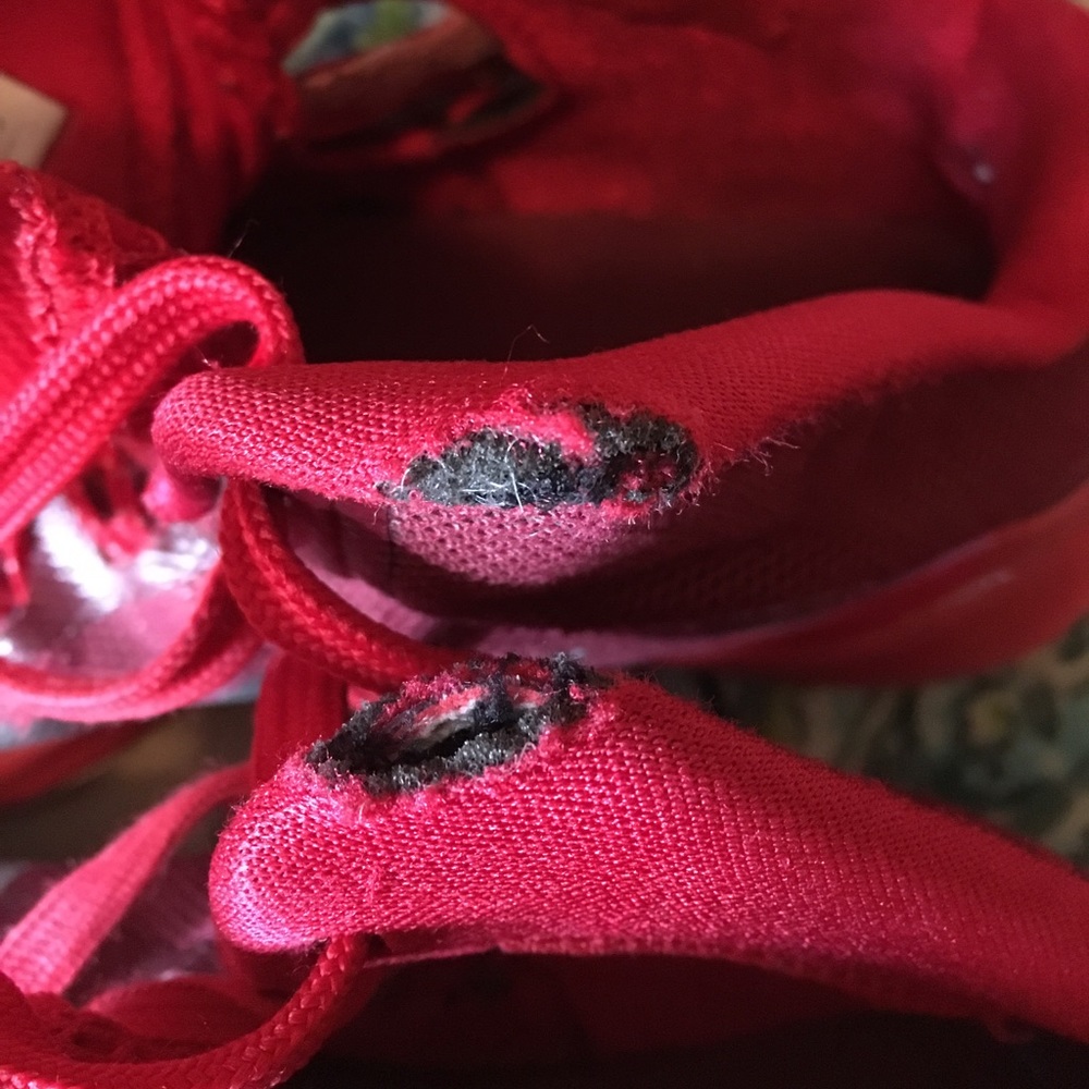Red nike basketball shoes - Picture 3 of 4