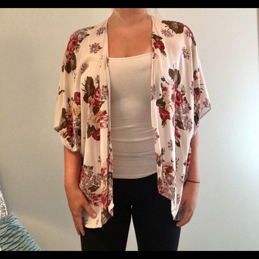 Brandy Melville - Floral Kimono