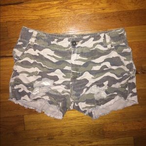 Army print, high waisted shorts