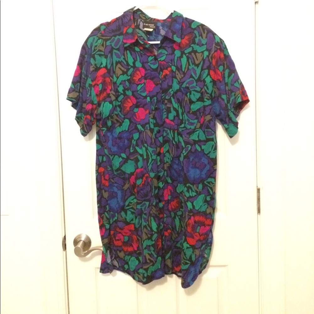 Retro vintage tourist button down