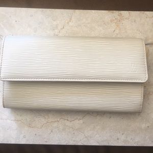 Brand-new with tags trifold long wallet in ivory