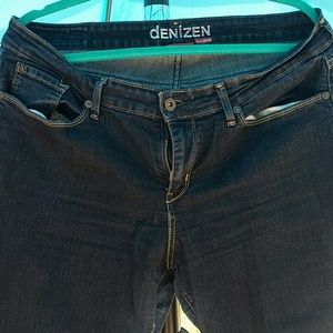Denizen boot cut jeans by Levi. Dark blue. Y