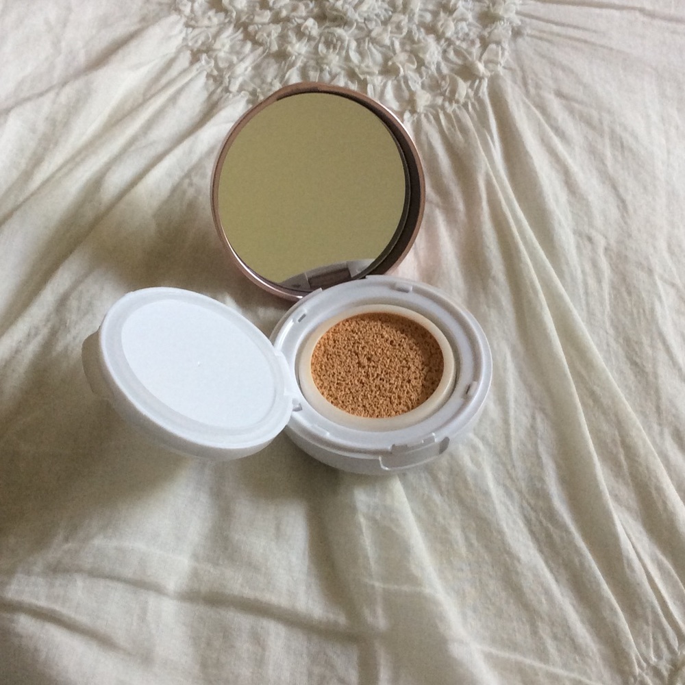 LE Lancome Cushion Highlighter