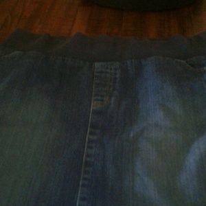 Liz Longe maternity skirt size 10 with strech