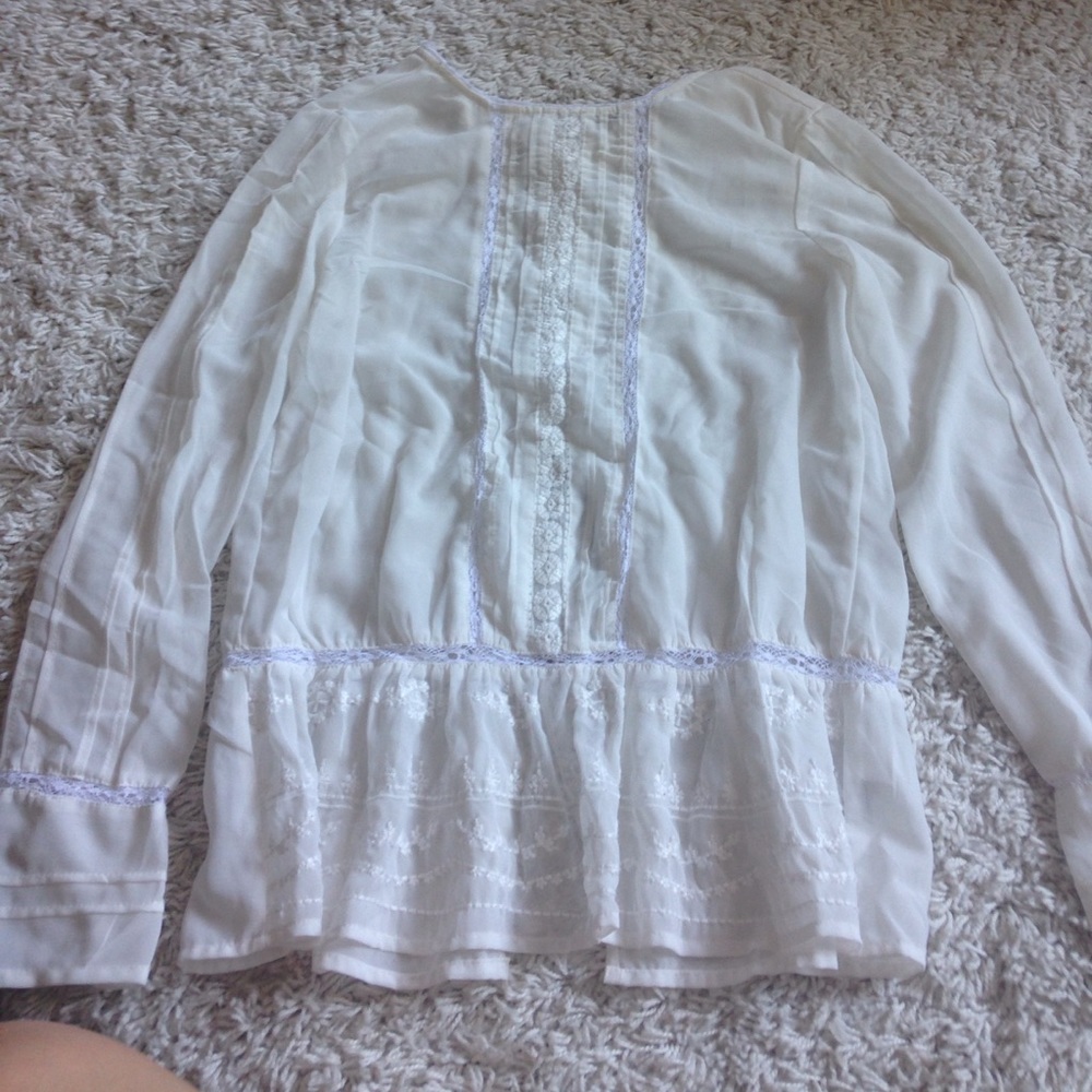 White Long sleeve shirt