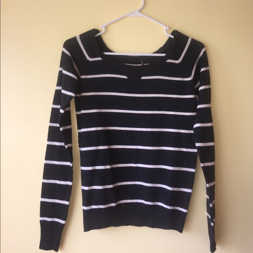 A long sleeve shirt