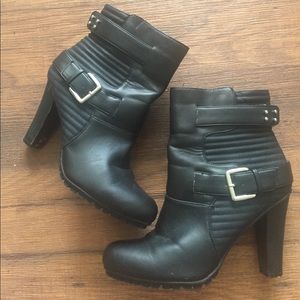Leather booties bar |||